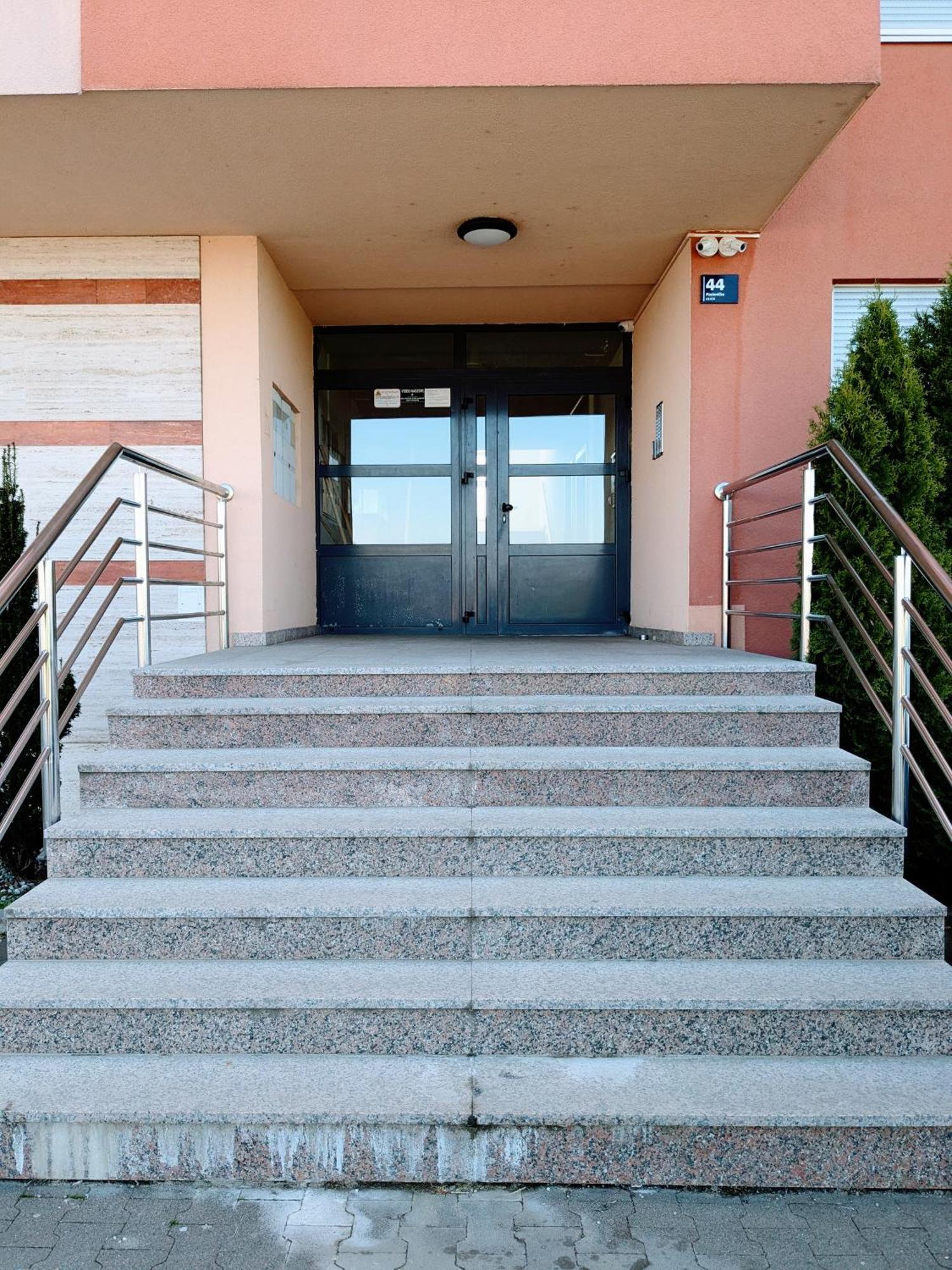 Velika Mlaka Doma-Lu Apartment-Near Airport And Highway- Free Parking מראה חיצוני תמונה